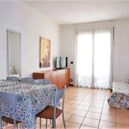 Spacious In Caorle With Shared Pool Apartment *