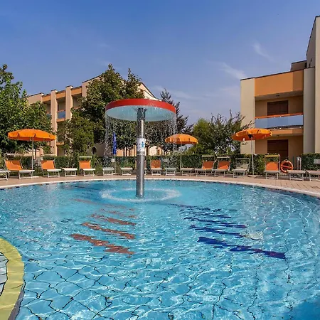 Spacious In Caorle With Shared Pool *