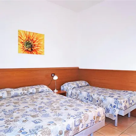 Spacious In Caorle With Shared Pool Apartment *