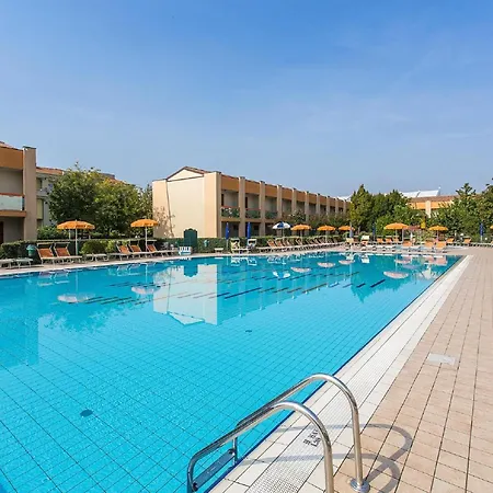 Apartment Spacious In Caorle With Shared Pool La Fagiana