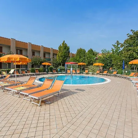 Spacious In Caorle With Shared Pool Apartment