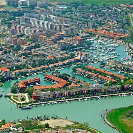 Apartment Spacious In Caorle With Shared Pool
